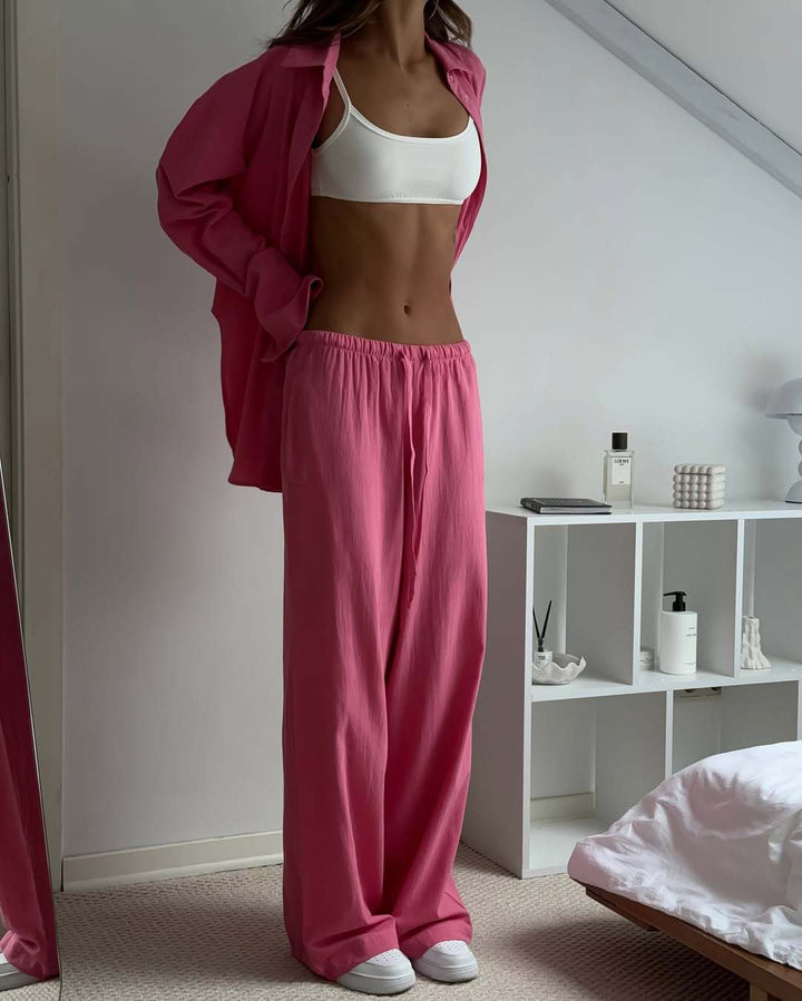 Casual women's set in lightweight fabric with loose pants and casual blouse Lune London
