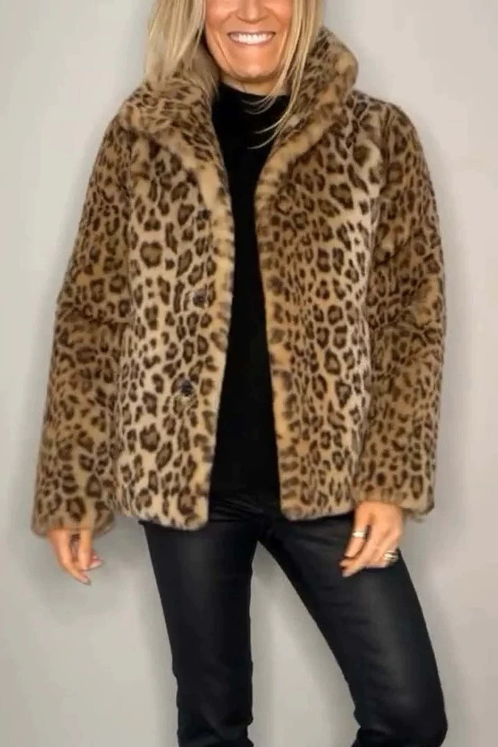 Fashionable plush coat for women with leopard print and elegant cut Lune London
