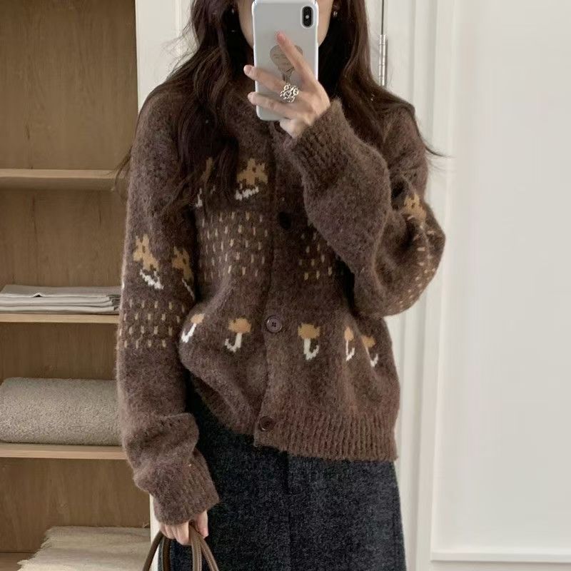 Ladies' knit jacket with playful animal print and button closure Lune London