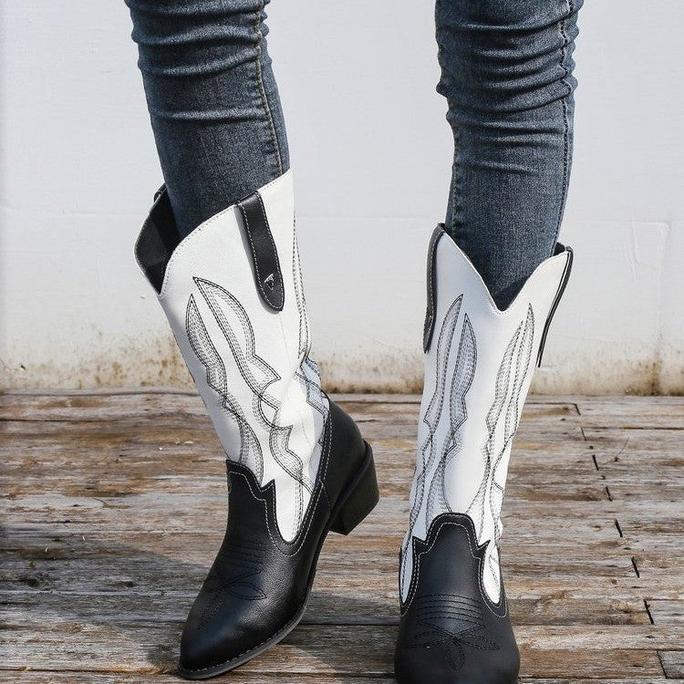 Ladies' cowboy boots with an elegant chic and stylish stitch pattern