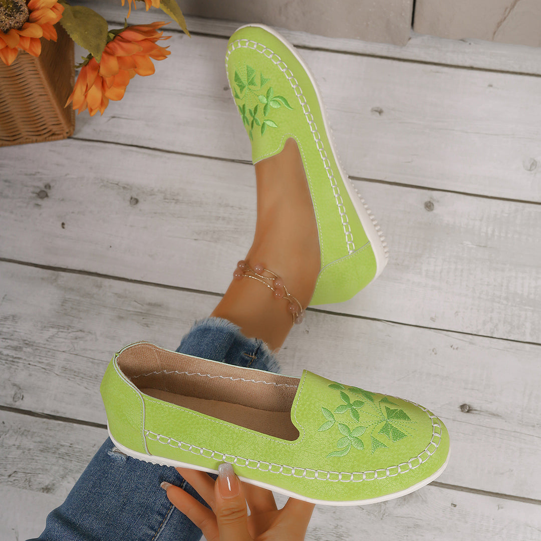 LADIES Moccasins with embroidered floral design and non-slip sole Lune London