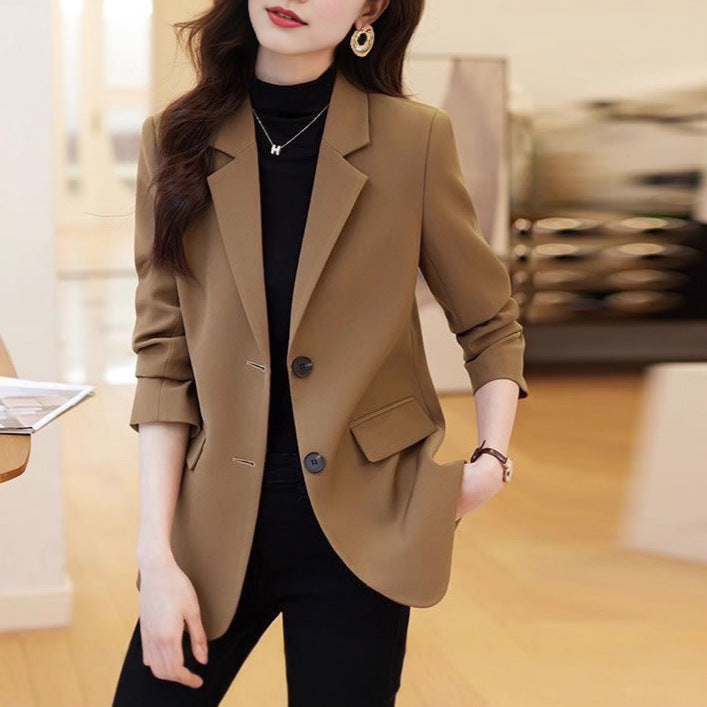 Blazer élégant pour femmes au cut classique et détails raffinés Chic & Stil