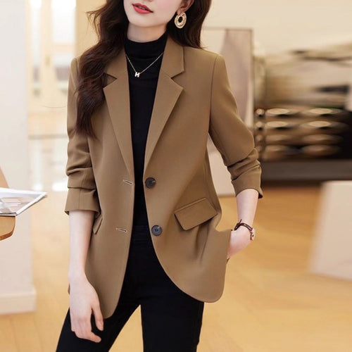 Blazer élégant pour femmes au cut classique et détails raffinés Chic & Stil
