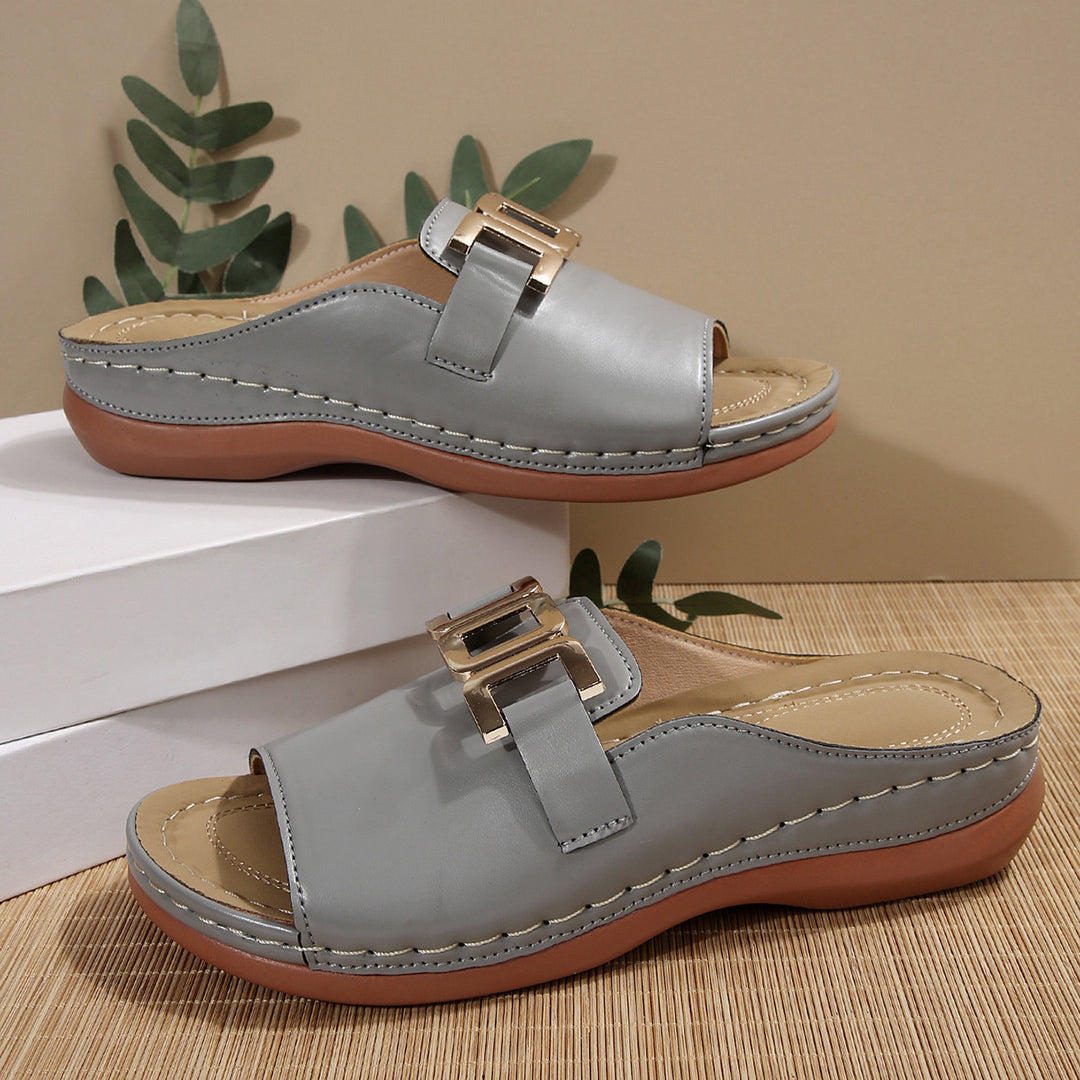 Ladies comfortable toe separation sandals with elegant chic buckle design