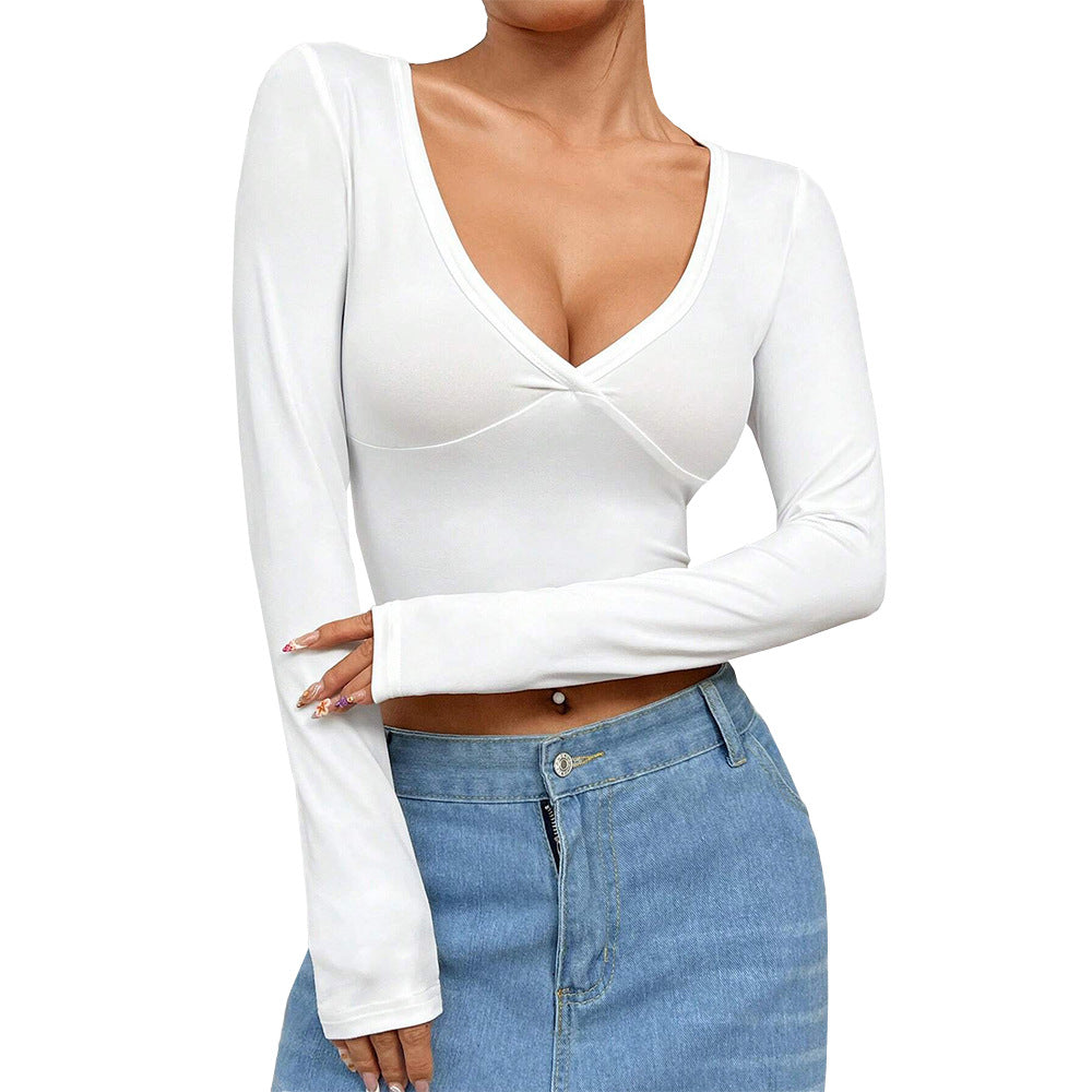 Top court à manches courtes pour femmes avec décolleté en V plongeant et design élégant à enroulement Chic & Stil