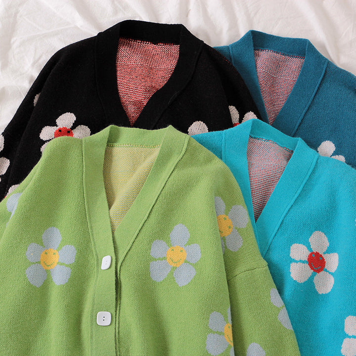 Short knitted cardigan for women with floral patterns and button details Lune London