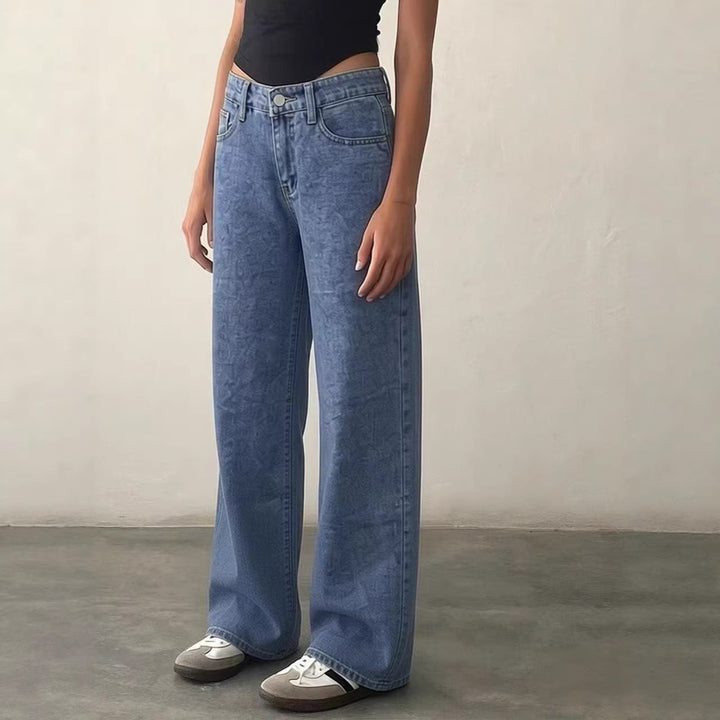 Women Wide High-Waist Jeans with classic cut and frayed hems Lune London