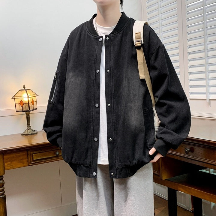 Casual bomber jacket for men with practical pockets and thermoregulating inner lining Lune London
