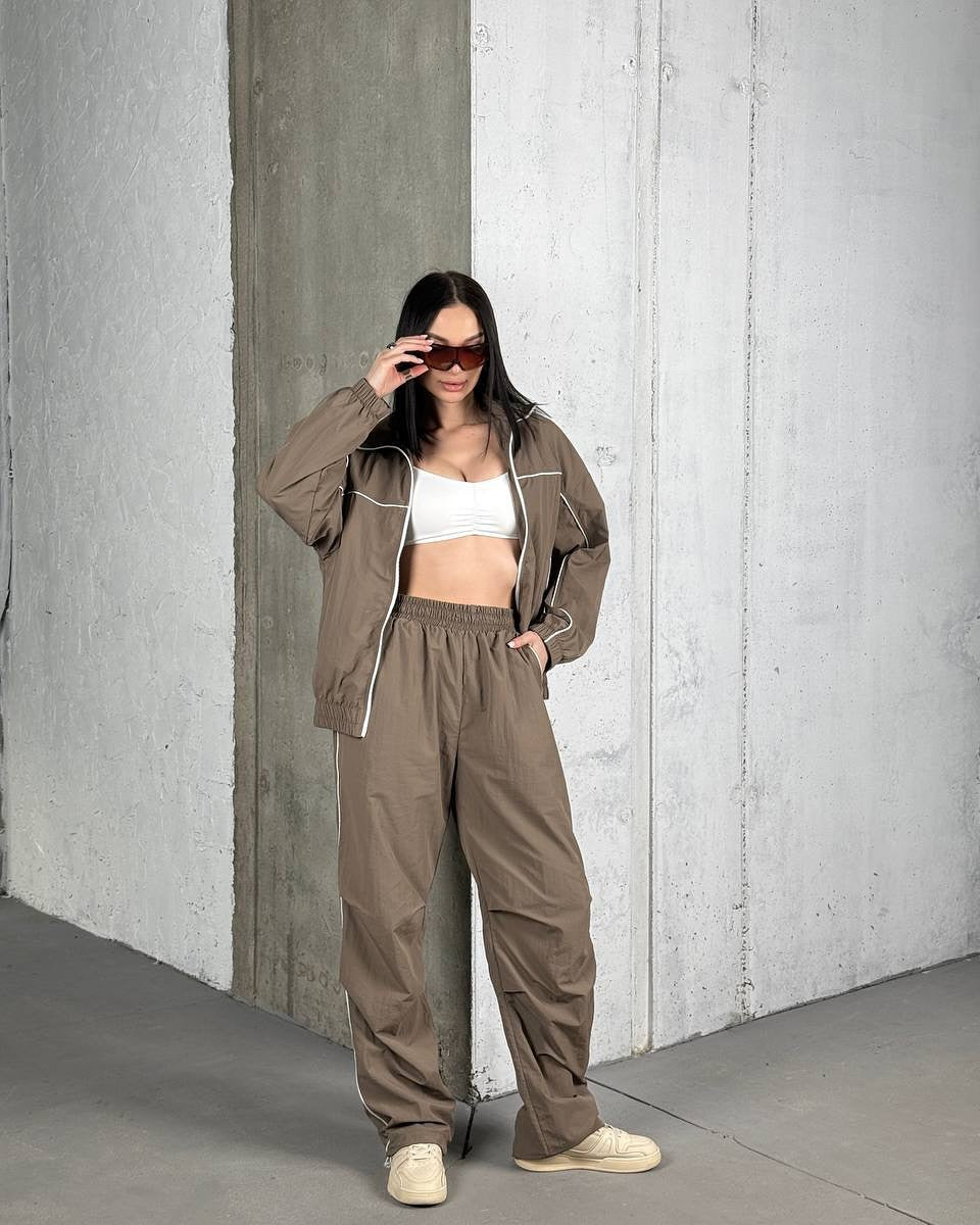 Sports leisure set for women with breathable fabrics and elastic waistband Lune London