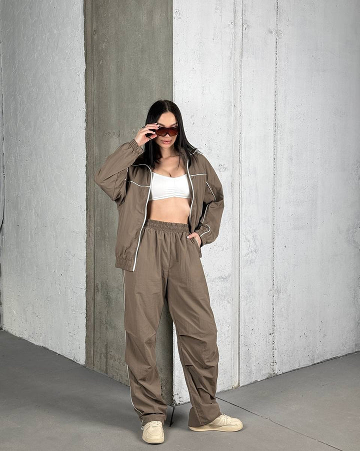 Sports leisure set for women with breathable fabrics and elastic waistband Lune London