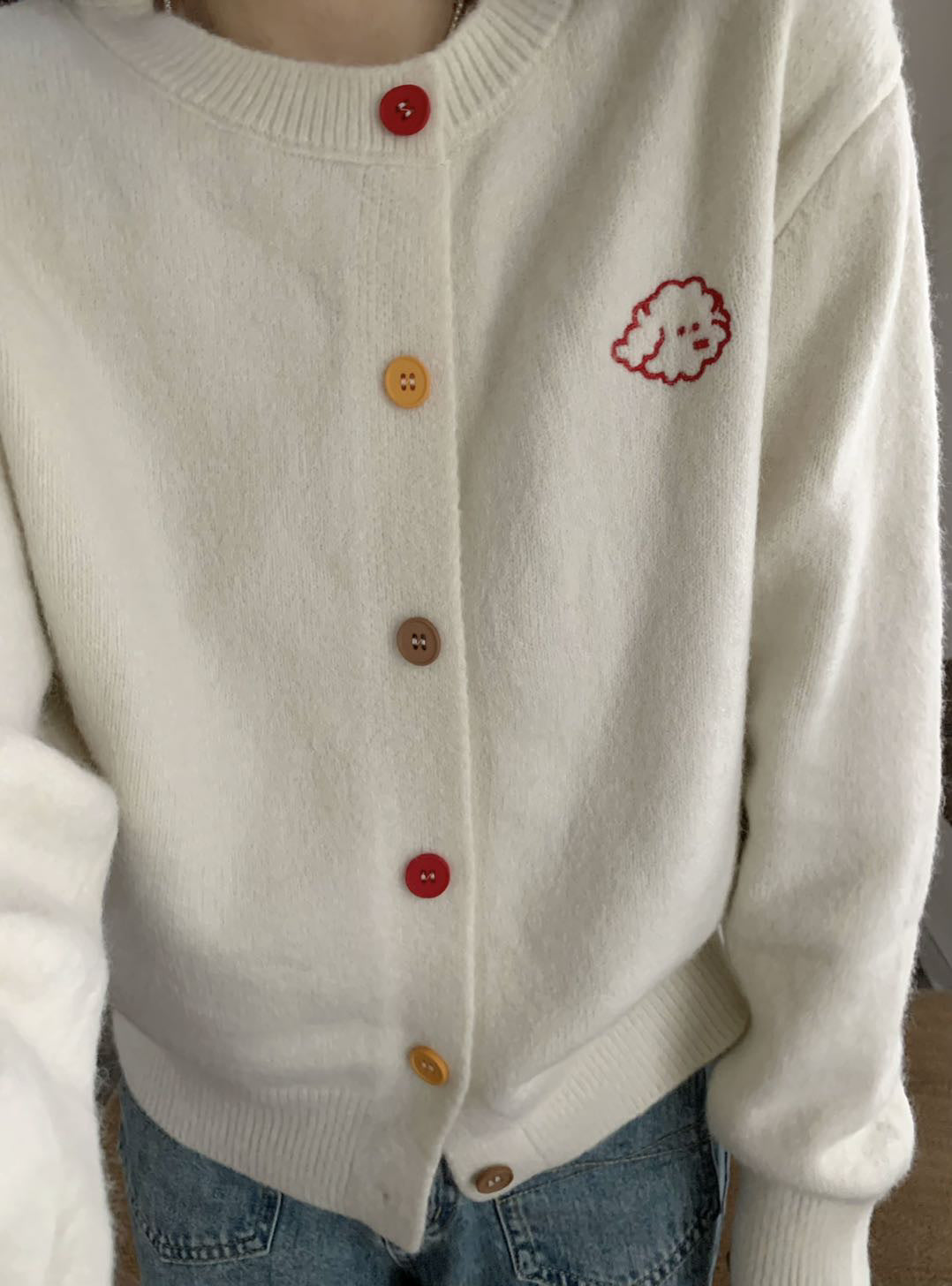 Ladies cozy knitted pullover with buttoned neckline and embroidered pattern Lune London