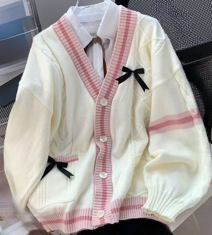 Casual knitted jacket for women with playful details and a deep V-neck Lune London