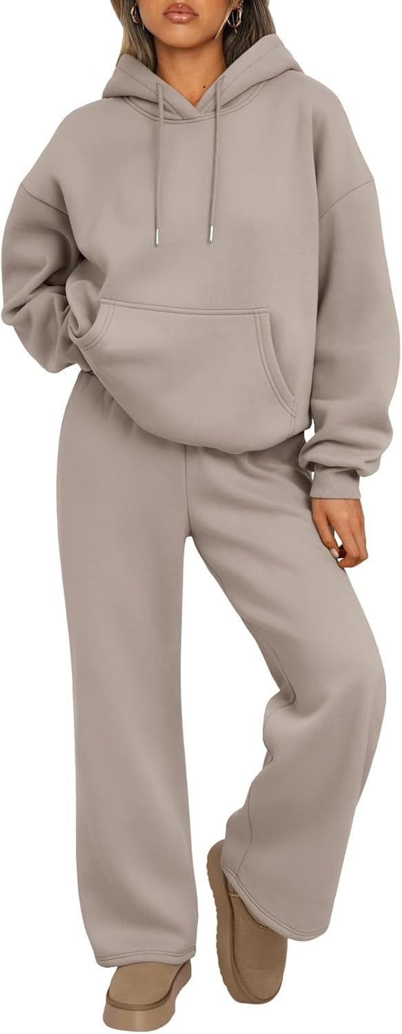 Luxurious hoodie for women with a loose fit and comfortable jogger pants Lune London