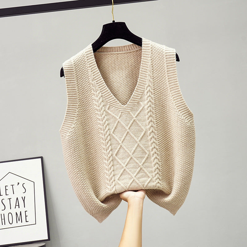 Knitted vest for women with decorative twisted pattern and V-neck Lune London