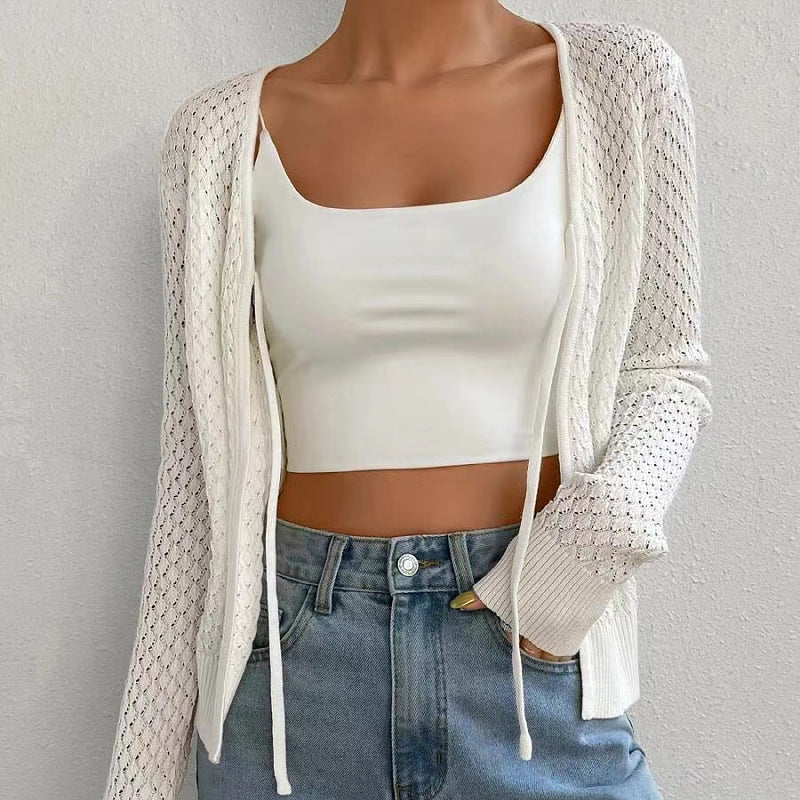 Ladies sweater with deep V-opening and fine lace pattern Lune London