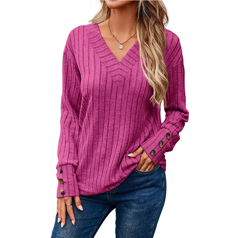 Casual women's V-neck sweater with textured ribbing design and elegant button details Lune London