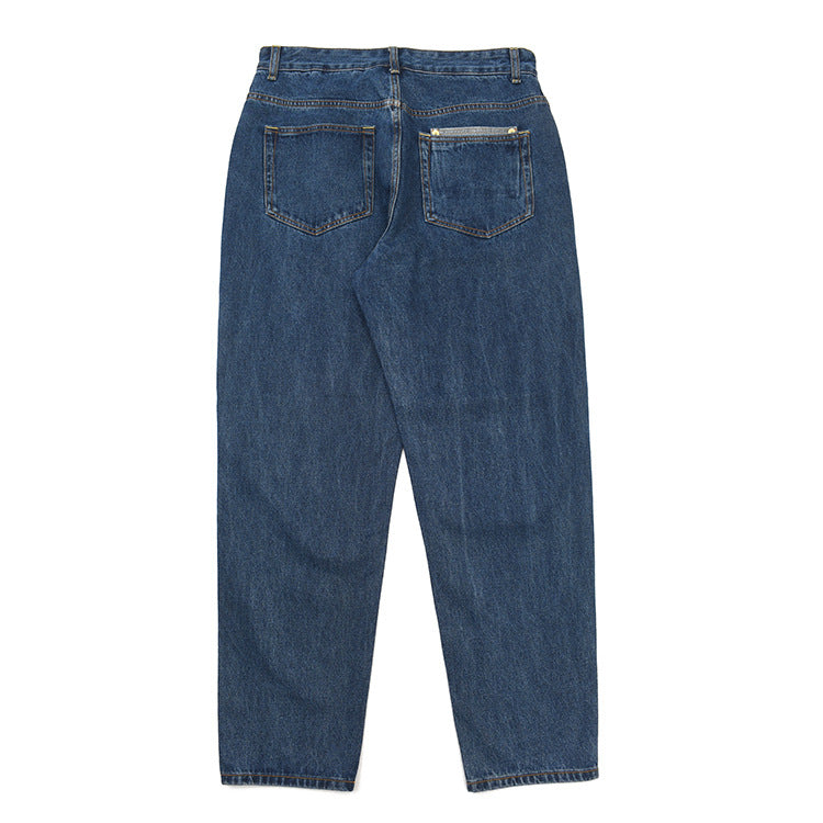 High-waisted women's jeans in vintage style with straight leg and practical pocket design Lune London