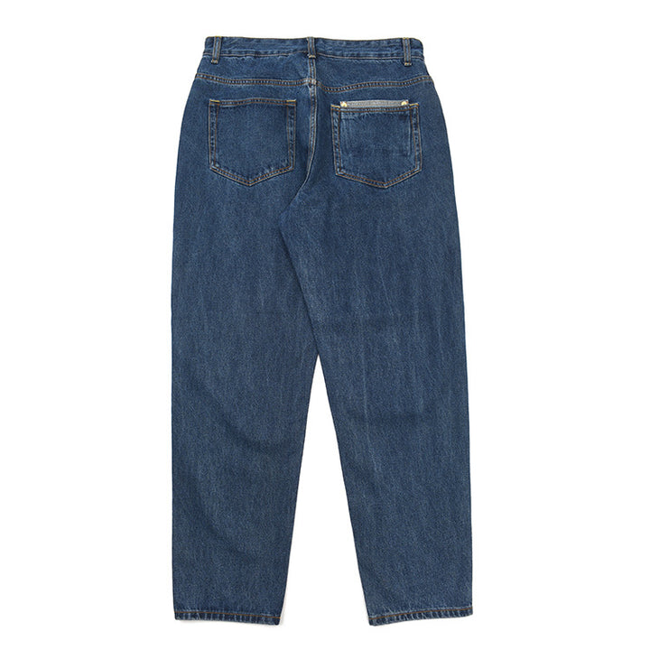 High-waisted women's jeans in vintage style with straight leg and practical pocket design Lune London