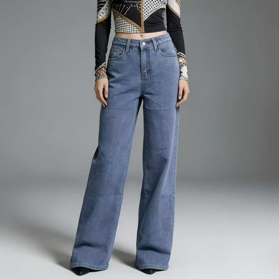 Women Wide High-Waist Jeans with classic cut and frayed hems Lune London