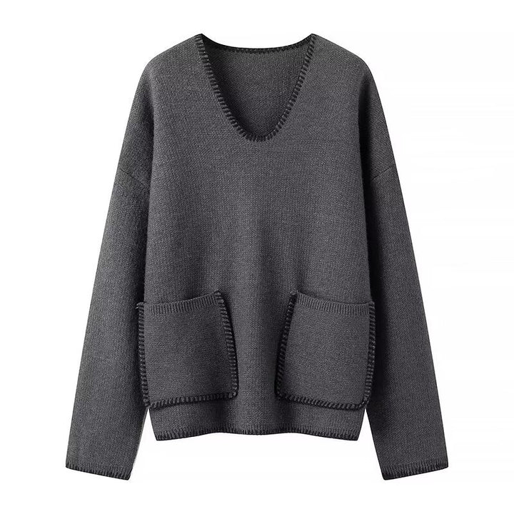 Casual knit sweater for women with V-neck and practical pockets Lune London