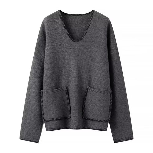 Casual knit sweater for women with V-neck and practical pockets Lune London