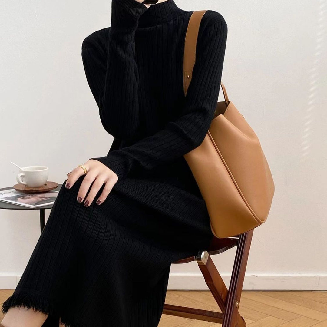 Robe tricotée pour femme avec col haut et décoration à franges tendance Chic & Stil