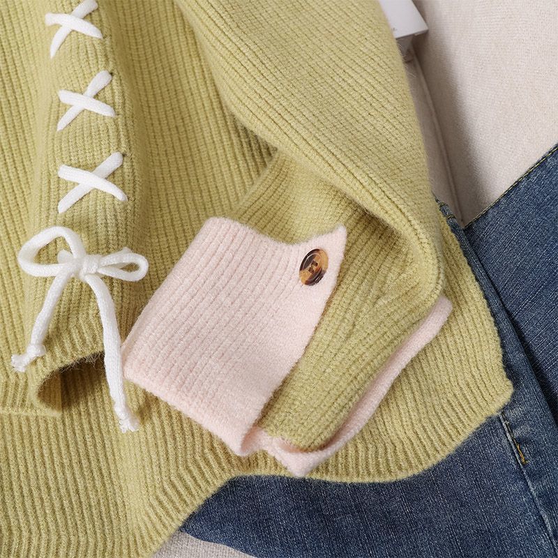 Pull en tricot épais pour femmes avec des détails de lacets ludiques Chic & Stil