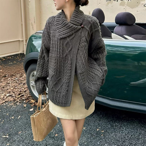 Cardigan femme en tricot épais avec col montant et motifs en torsades uniques Chic & Stil