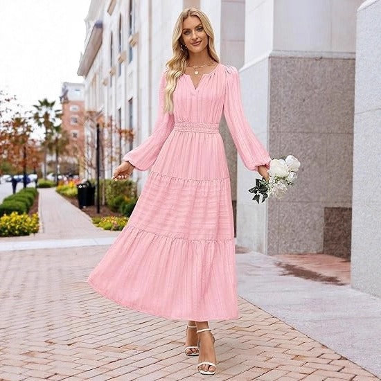 Robe maxi pour femmes avec de magnifiques manches bouffantes et une taille froncée Chic & Stil