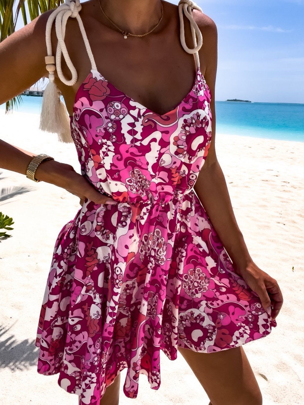 Chic and stylish dress with floral pattern for women