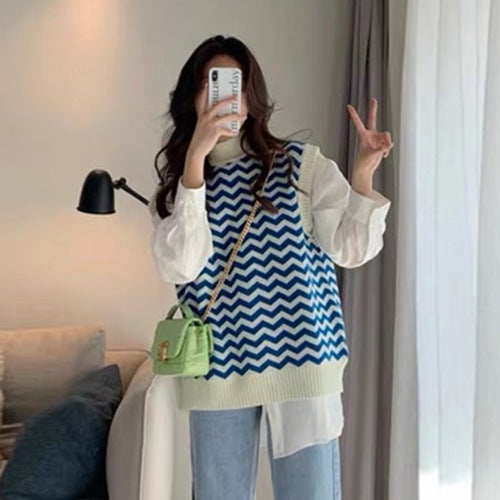 Women's knitted sweater with zigzag pattern and elegant collar Lune London
