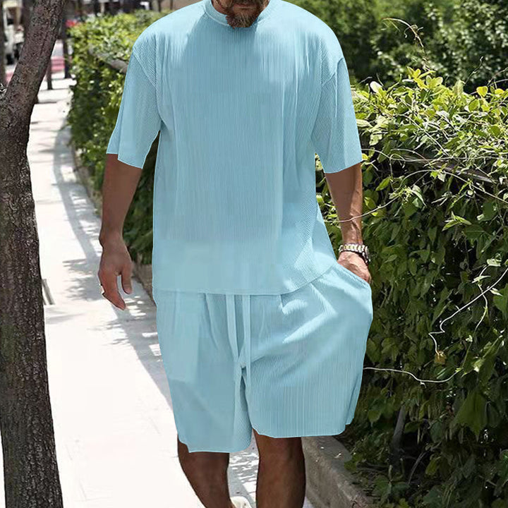 Casual sports set for men with a loose fit and short sleeves Lune London