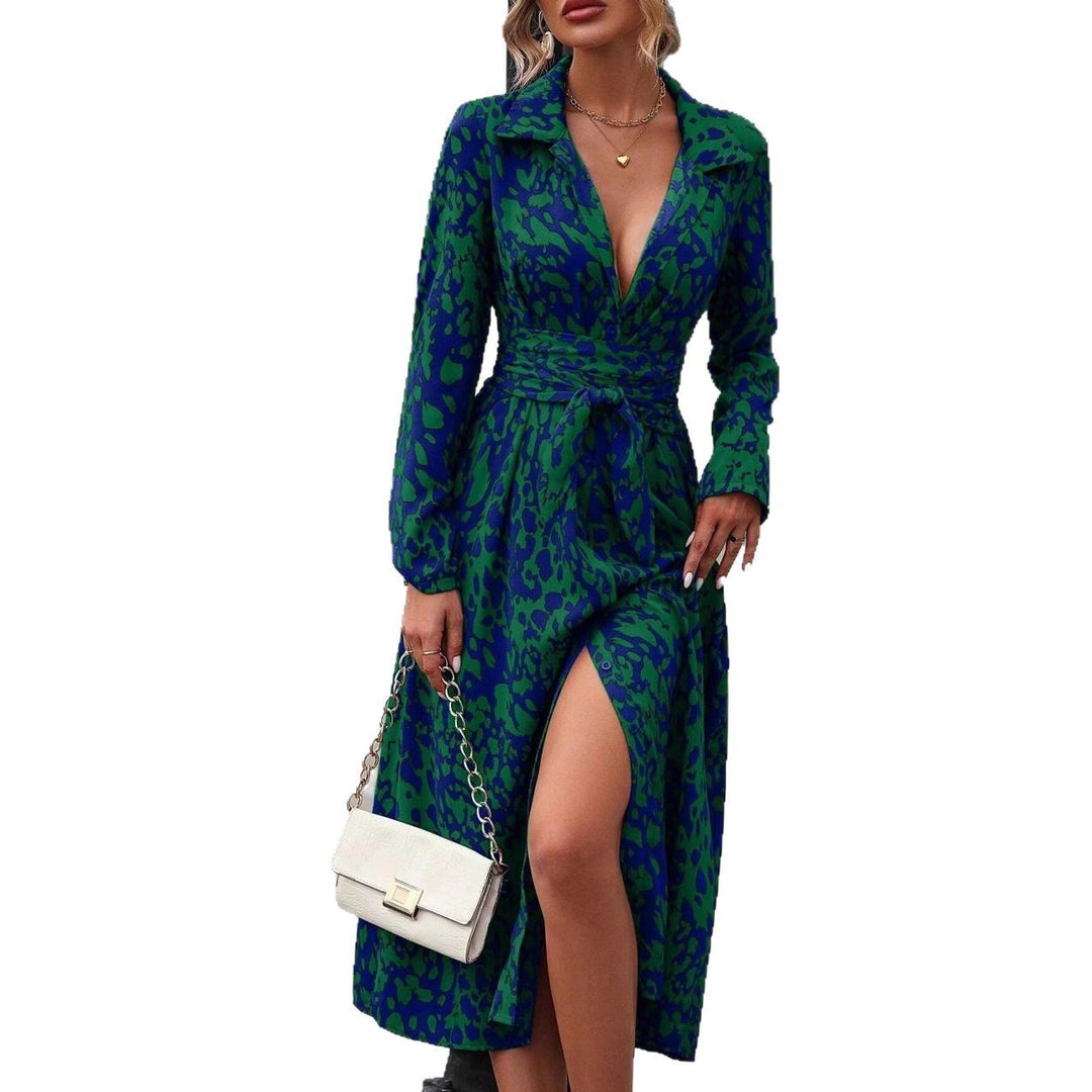 Elegant midi dress with button closure Lune London