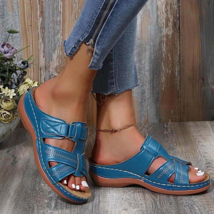 Comfortable strappy sandals for women with anatomical sole Lune London