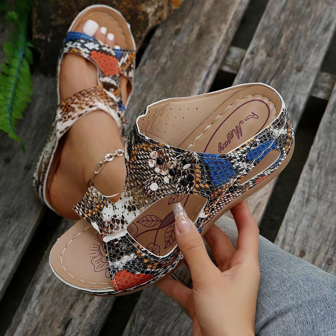 Comfortable sandals for women with floral decoration and breathable material upper Lune London