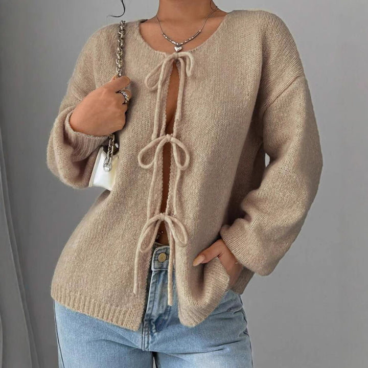 Oversized knit sweater for women with decorative lace detail Chic und Stil