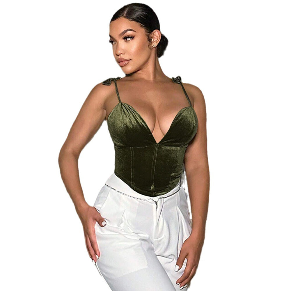 Elegant velour top for women with deep V-neck and adjustable straps Chic & Stil