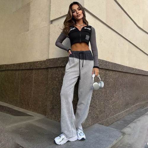 Comfortable lounge pants for women with an elastic waist and a trendy design Lune London