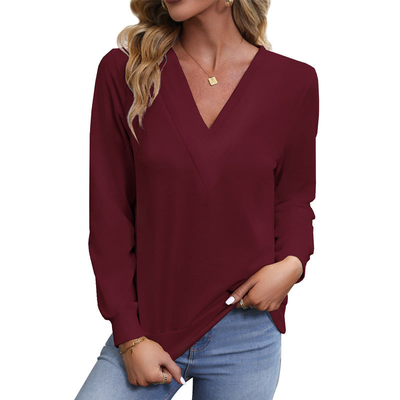 Elegant ladies V-neck top in fine fabric with refined seams Lune London