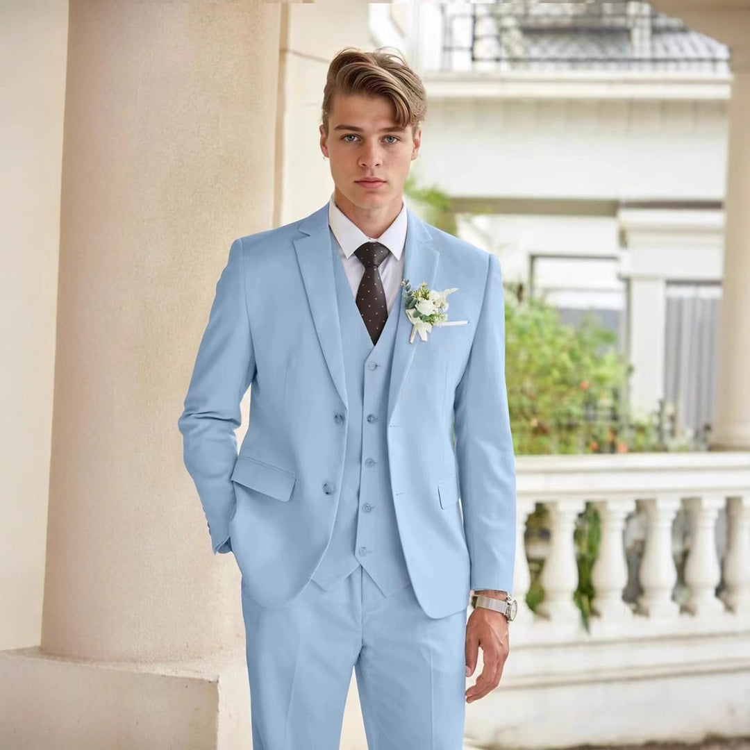 elegant suits for men made of three pieces with fine material and a modern fit Lune London