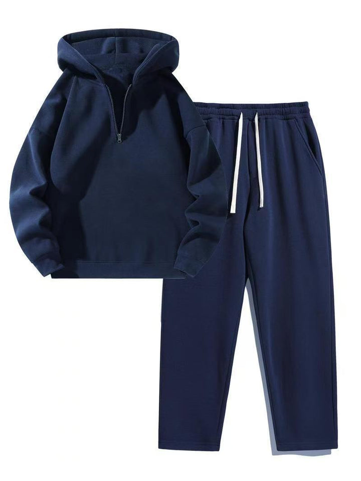 Women's sporty hoodie set with practical zip jacket and comfortable jogging pants Chic & Stil