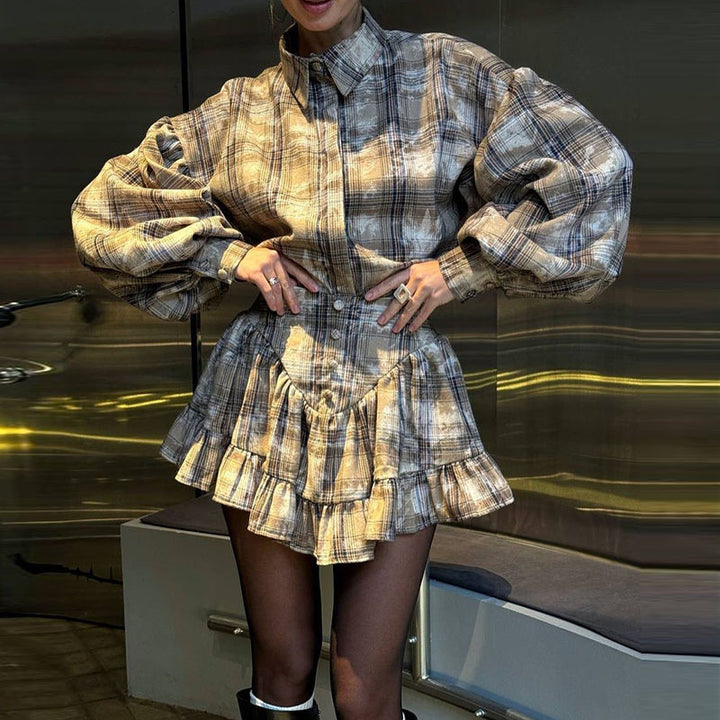 Robe à carreaux joueuse pour femmes avec détails en volants Chic & Stil