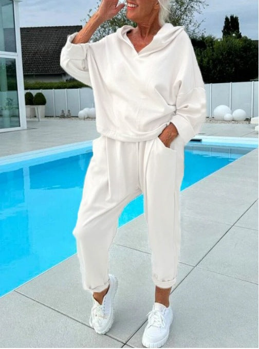 Women's Comfortable Relaxation Set with Oversized Sweater and Jogging Pants Lune London