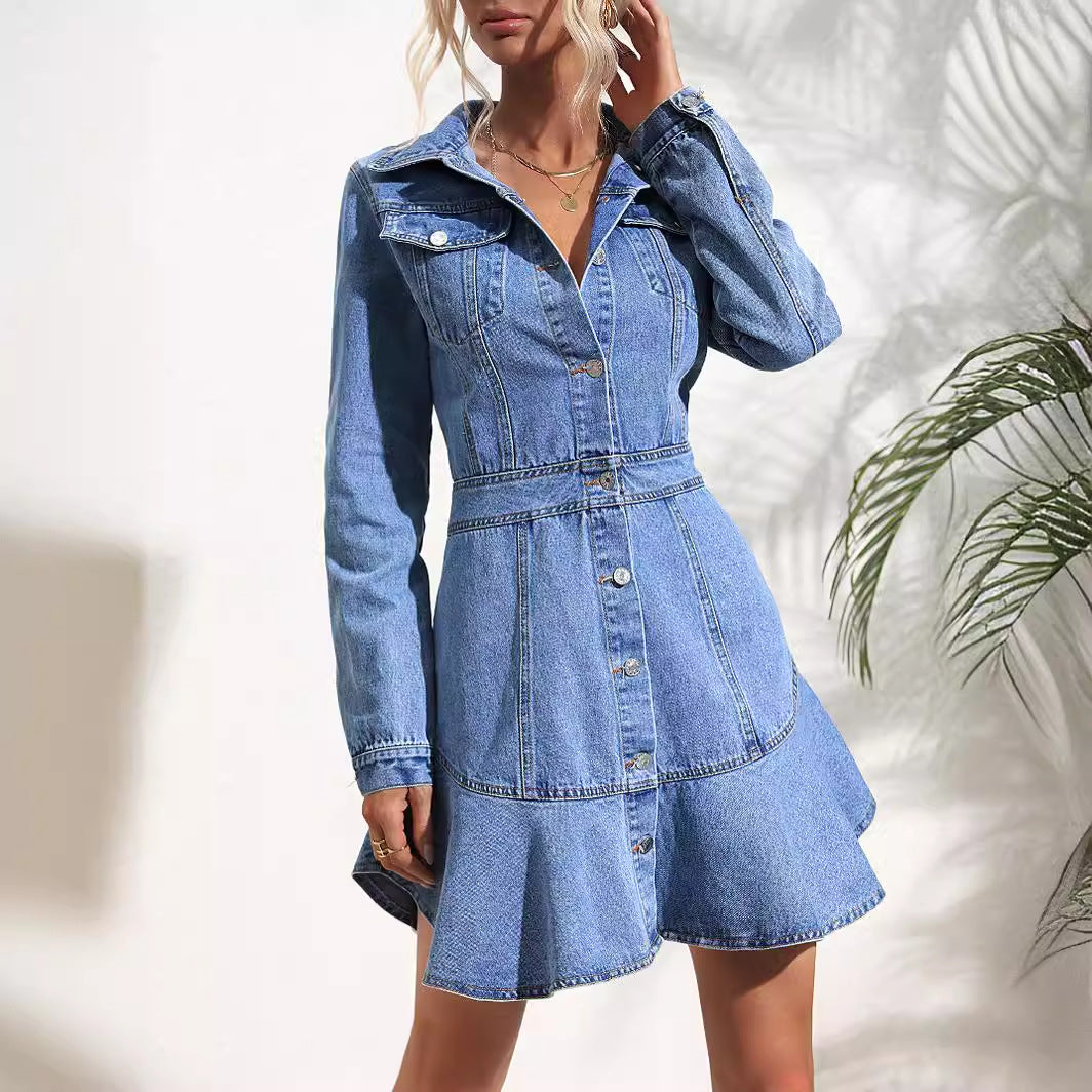 Robe en denim pour femmes dans un style moderne avec ourlet flottant et silhouette ajustée Chic & Stil