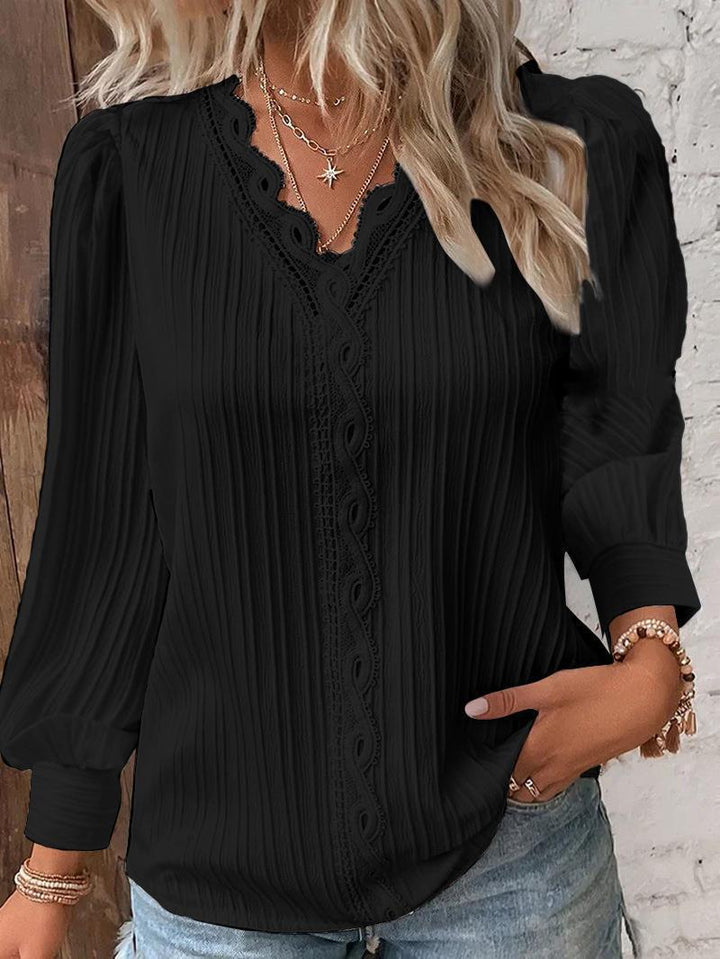 Shirt for women with a refined pleated design and elegant lace accents Lune London