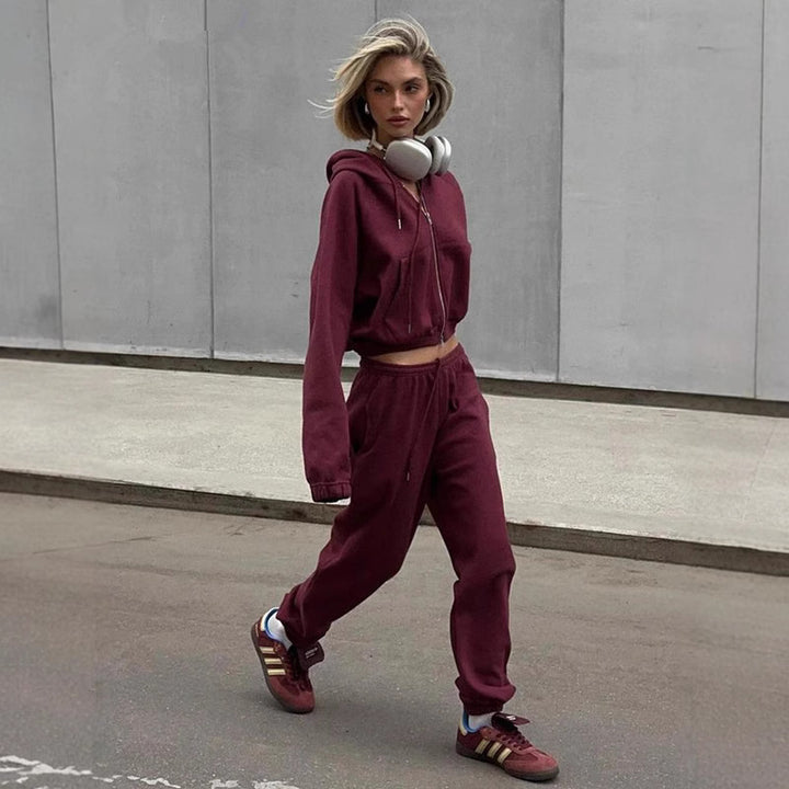 Women's sporty hoodie set with high collar and comfortable pants Lune London