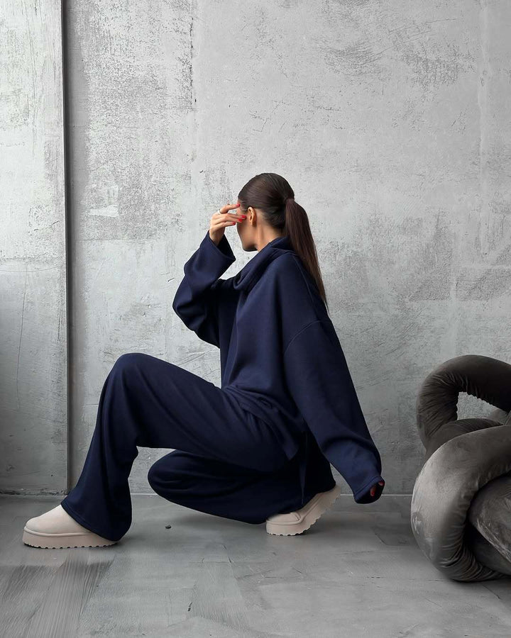 Comfortable lounge set for women with loose fit and high collar Lune London