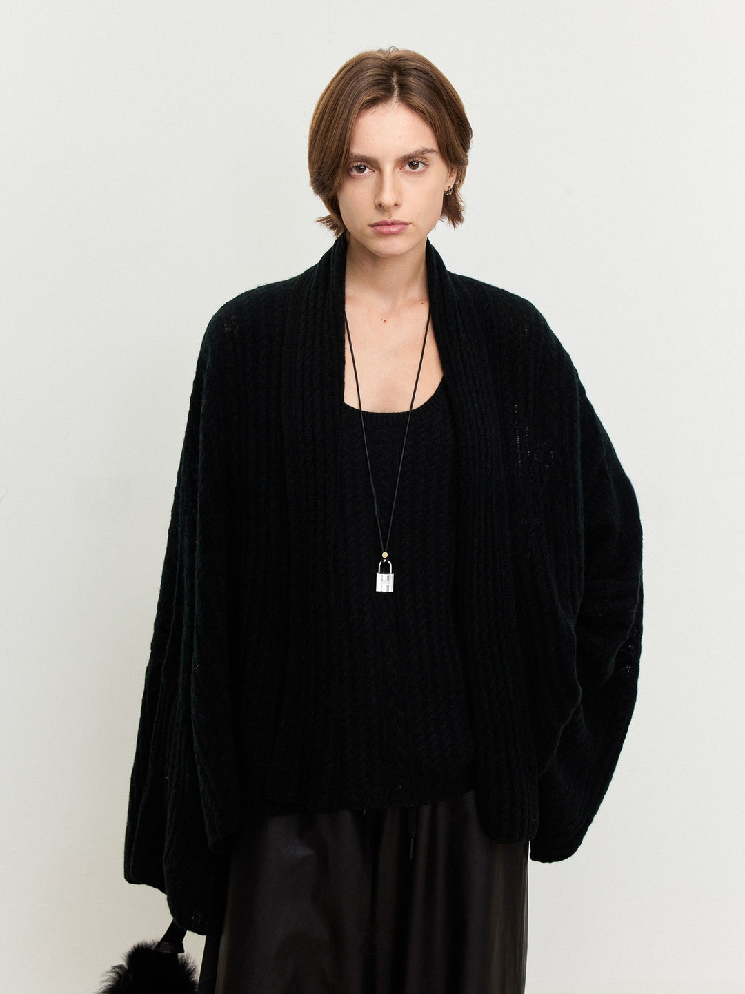 Poncho aéré en tricot pour femmes en laine fine Chic & Stil