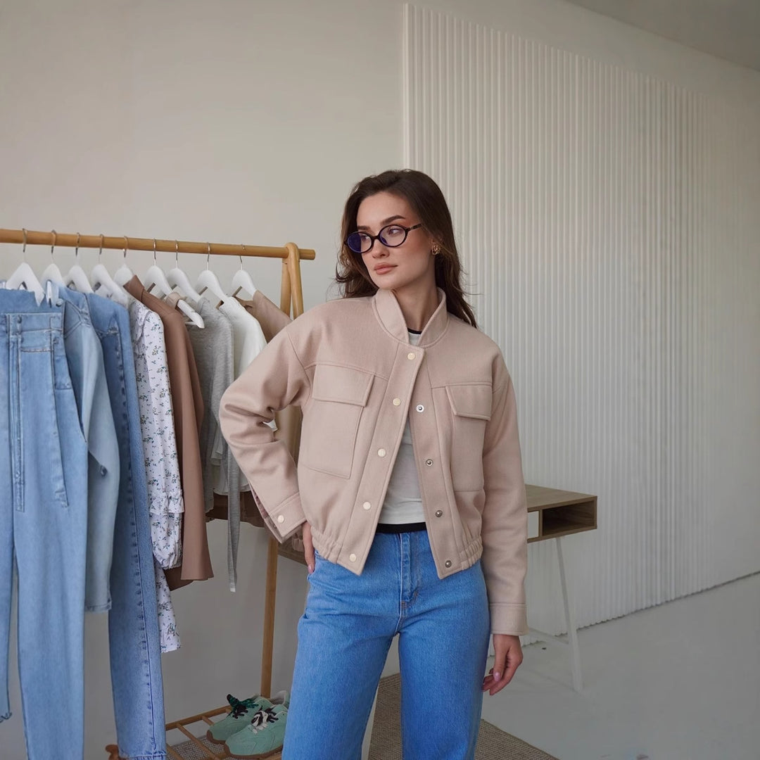 Trendy short jacket for ladies with practical pockets and cool collar Lune London