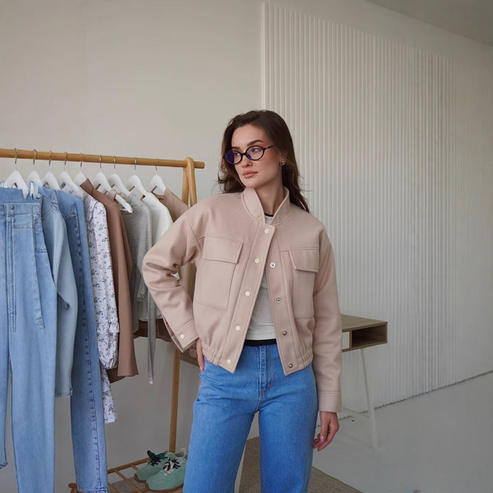 Trendy short jacket for ladies with practical pockets and cool collar Lune London